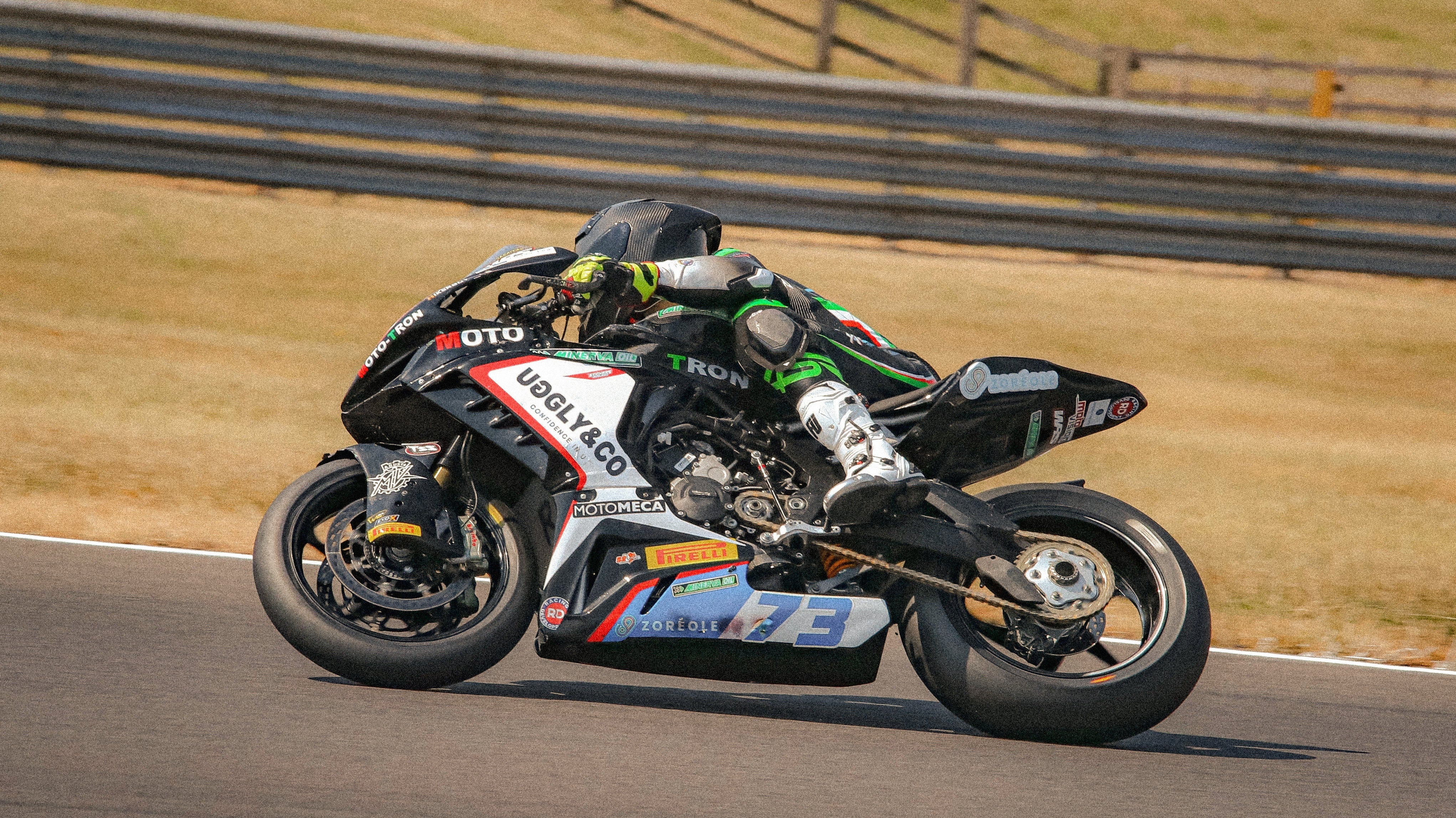 Uggly&Co Takes on Donington WorldSBK