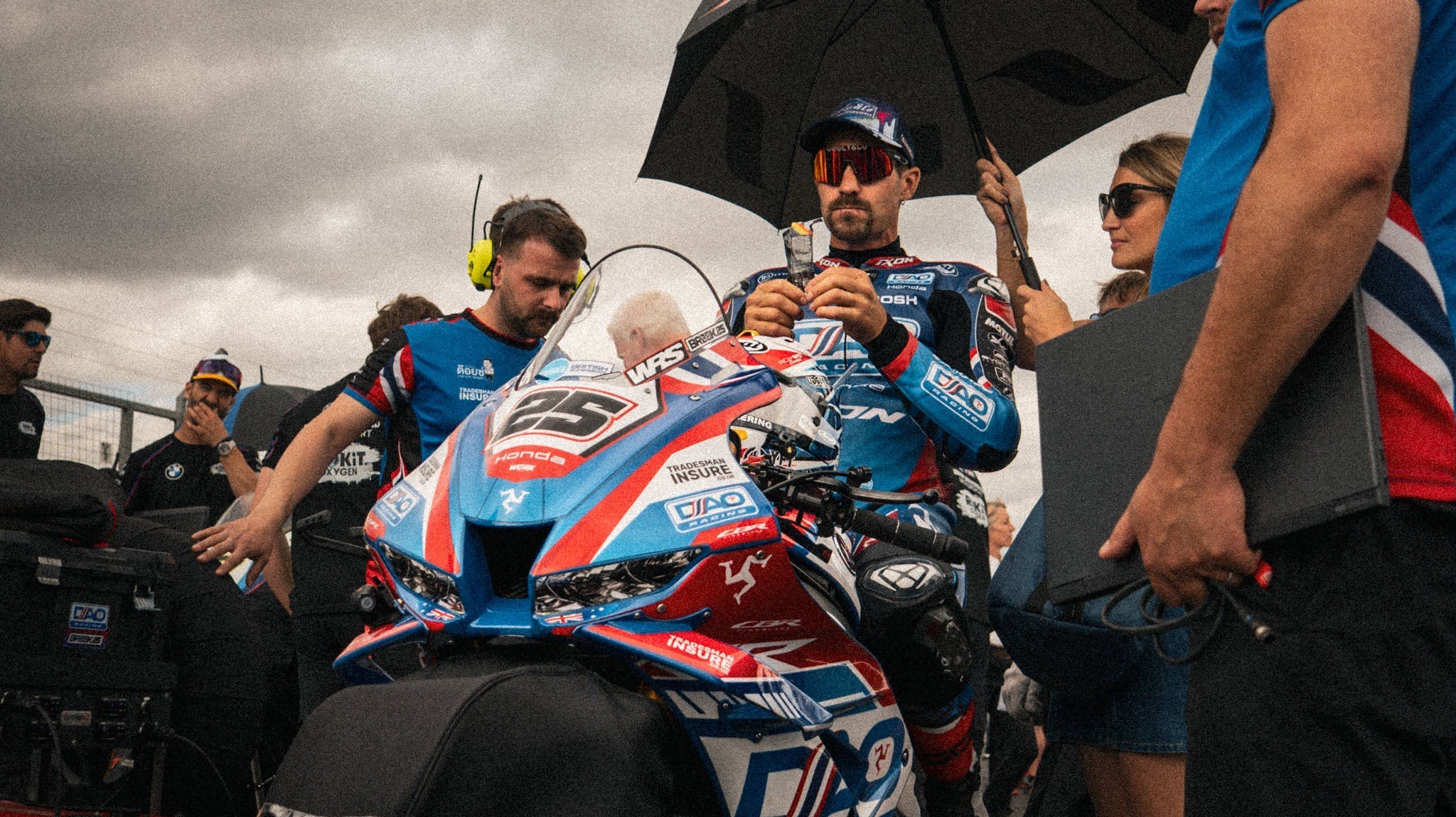 Uggly&Co Riders Make Their Mark at BSB Snetterton