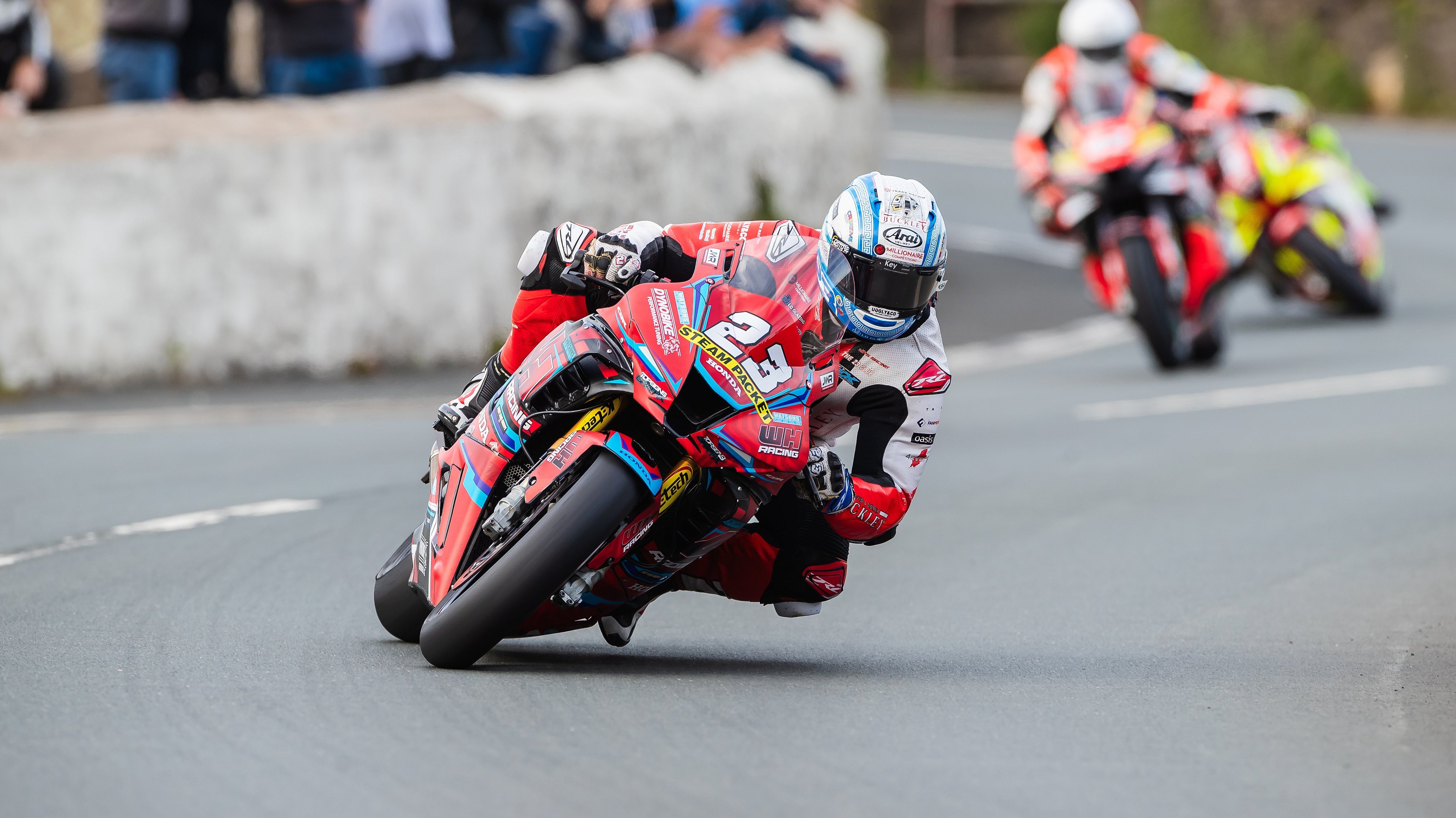 Uggly&Co at the Southern 100 Road Races