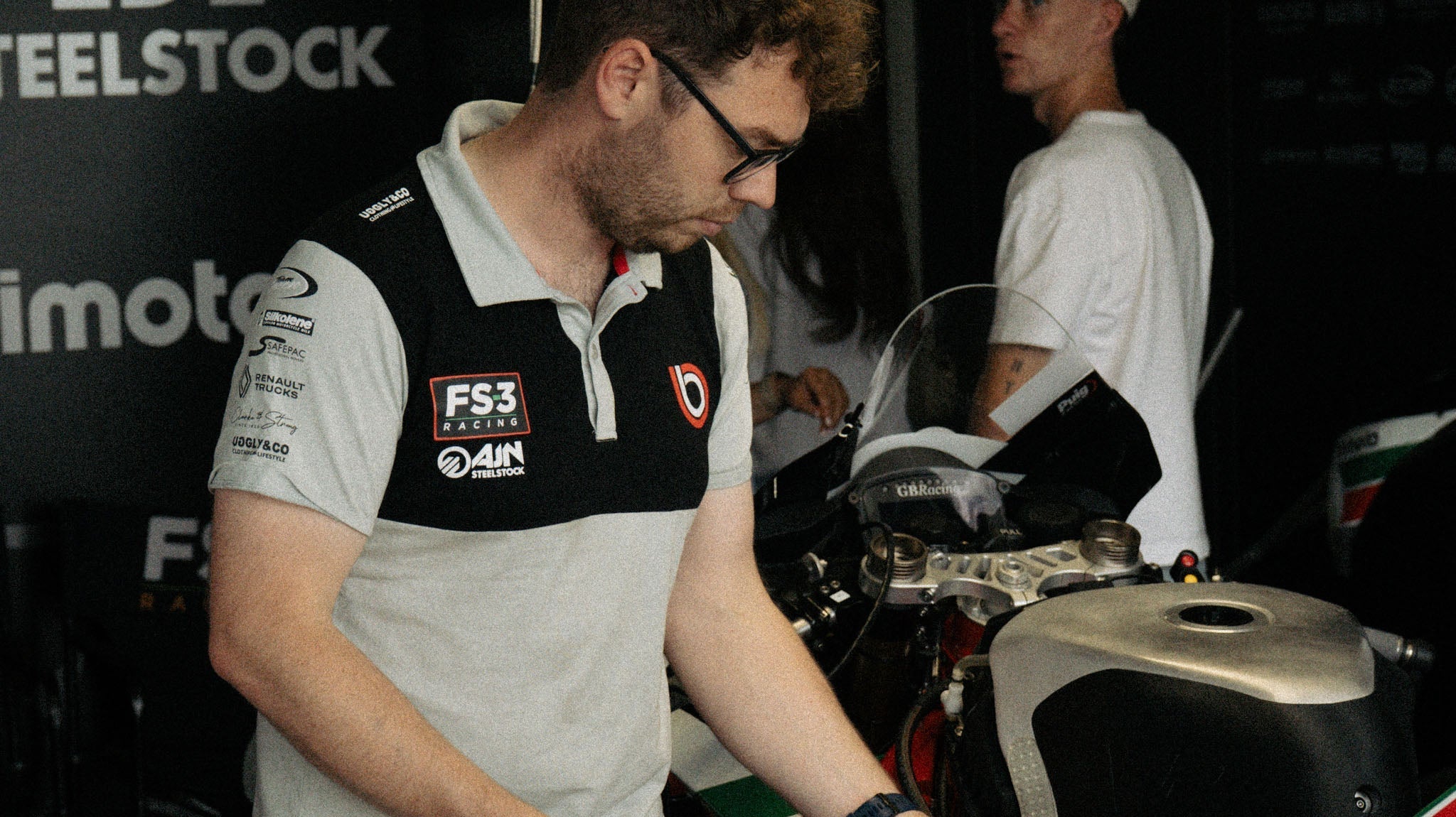 Mechanic Shirt: The Workwear Staple Built for the Garage and Beyond