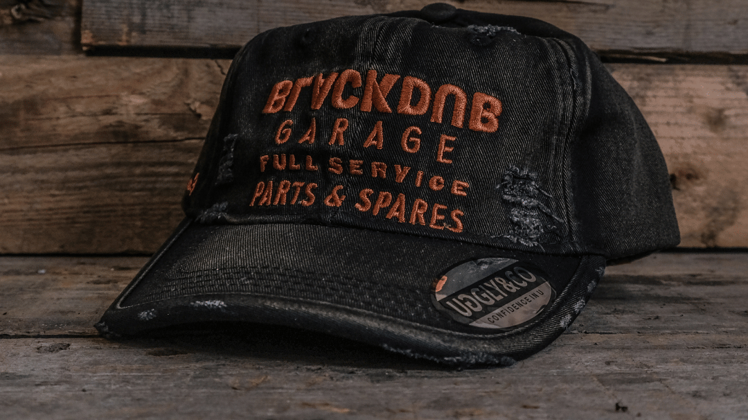 Vintage-Style Caps for Motorsport Enthusiasts