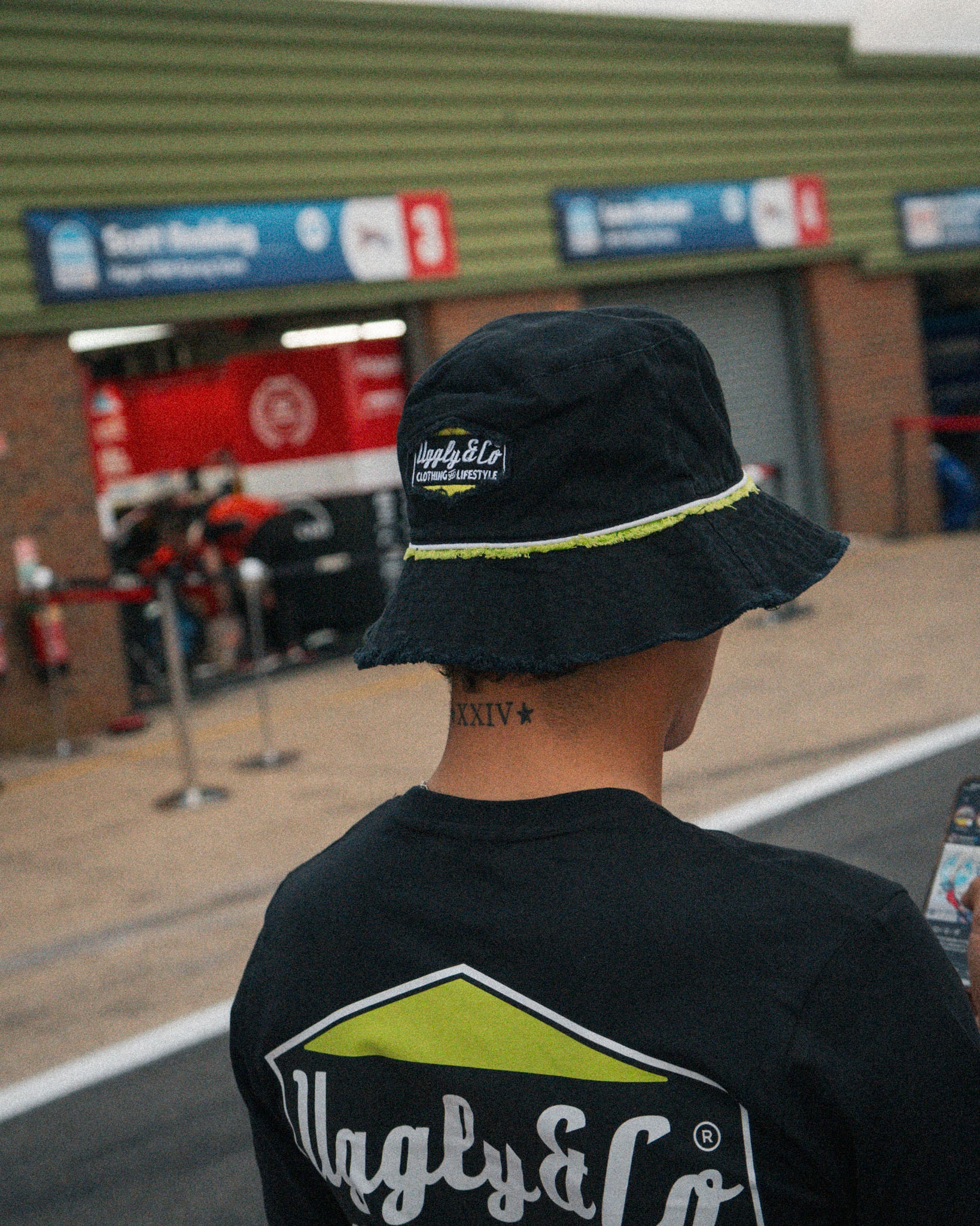 Kyle ryde at a bsb race wearing his Diamond bucket hat