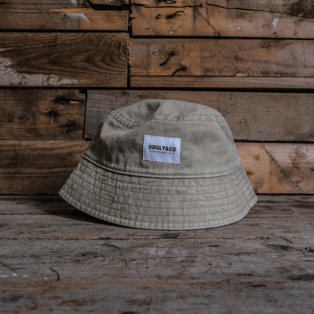 Acid wash beige bucket hat with vintage wash, Uggly&Co logo patch and soft worn finish for everyday street and casual style.