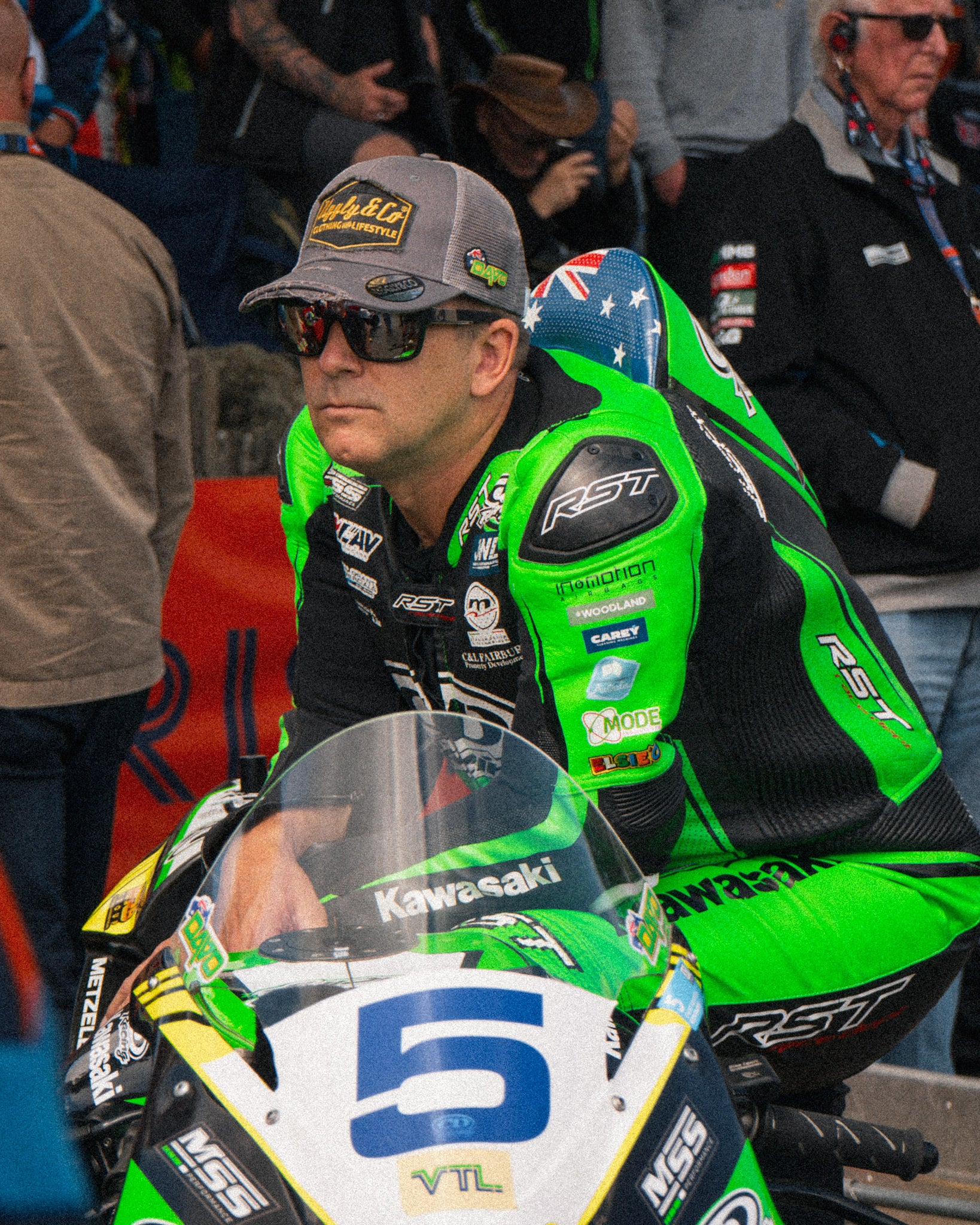 Davo Johnston wearing the Uggly&Co trucker hat on the tt grid