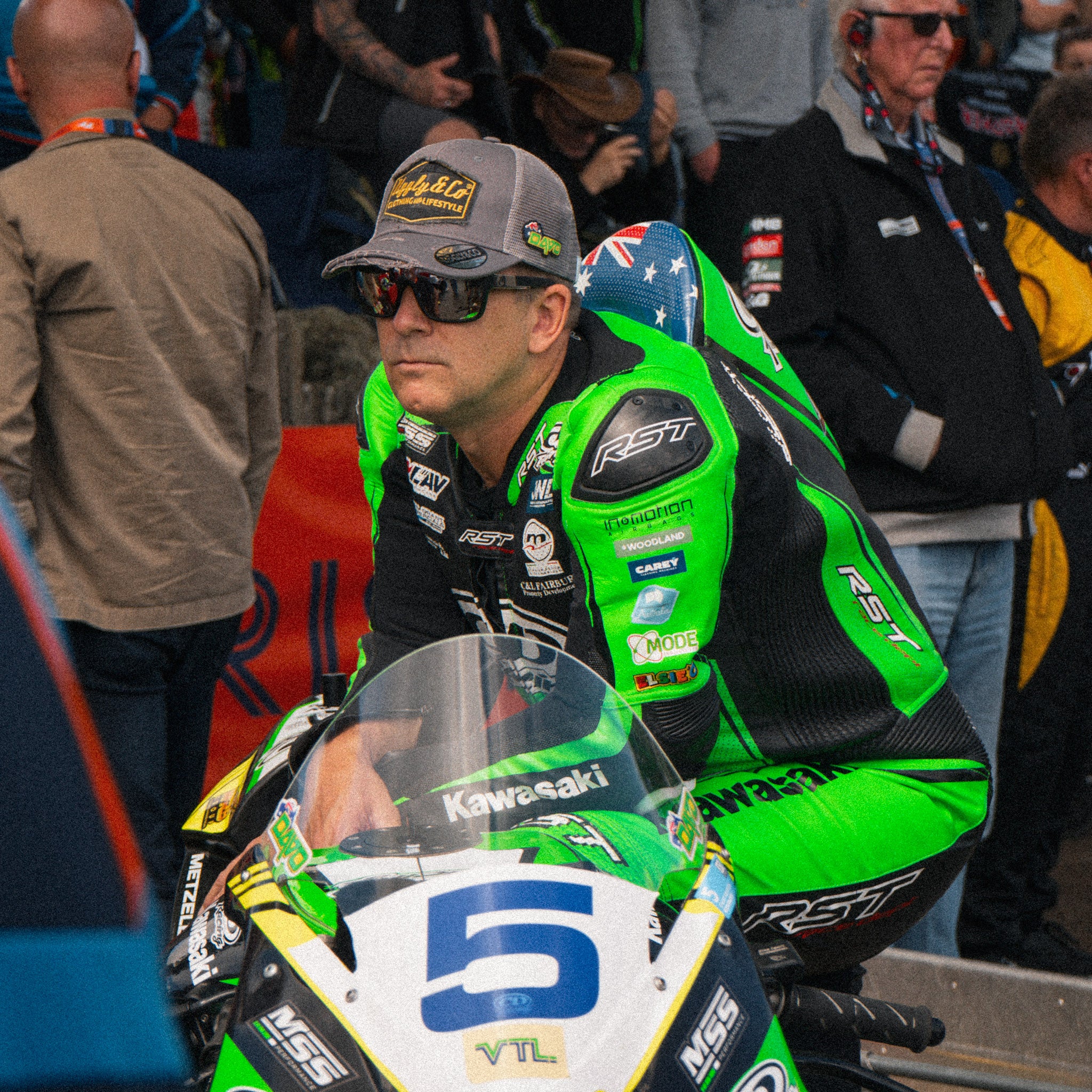Davo Johnston wearing the Uggly&Co trucker hat on the tt grid