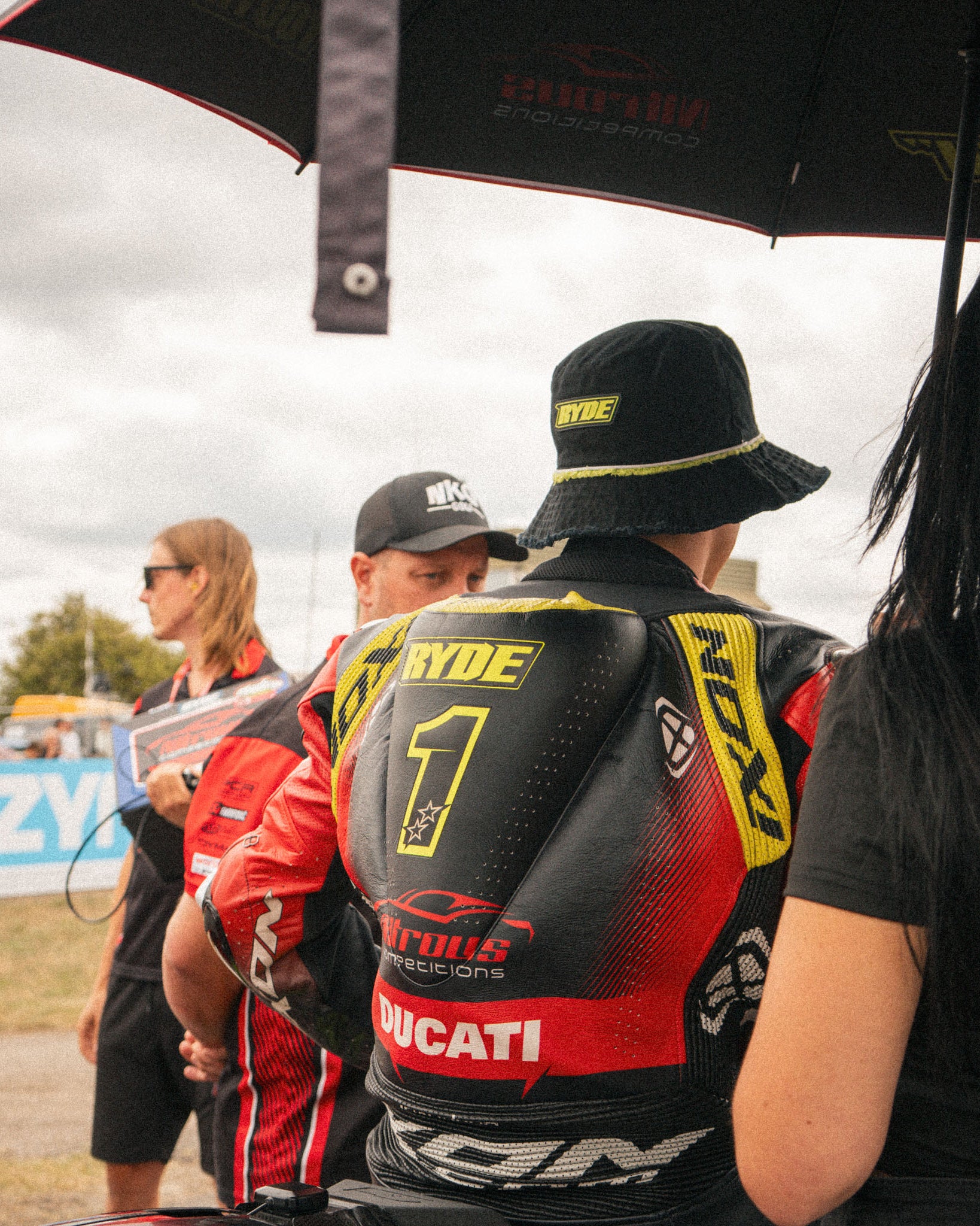 Kyle Ryde on the race grid wearing the black and neon yellow Uggly&Co Diamond Bucket Hat.