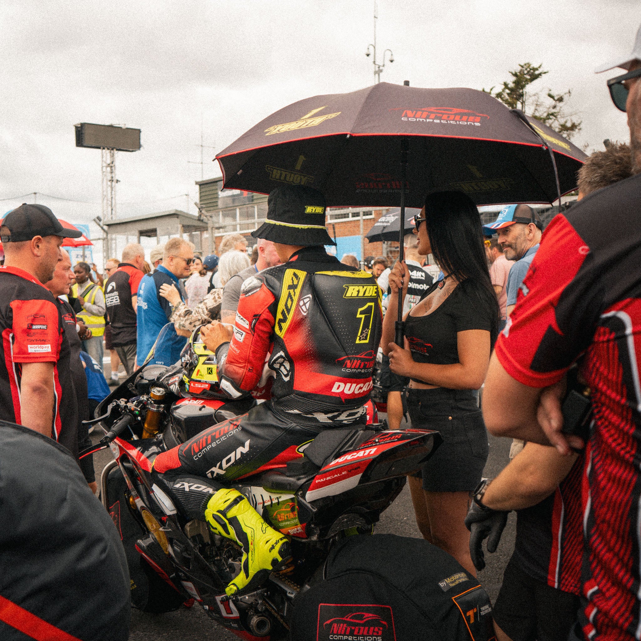 Kyle Ryde wearing the Diamond Bucket Hat on the starting grid before a British Superbikes race.