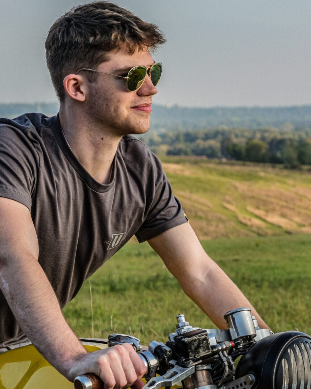 A Cafe Racer YAMAHA XS, with a biker tshirt Uggly&Co motorcycle clothing