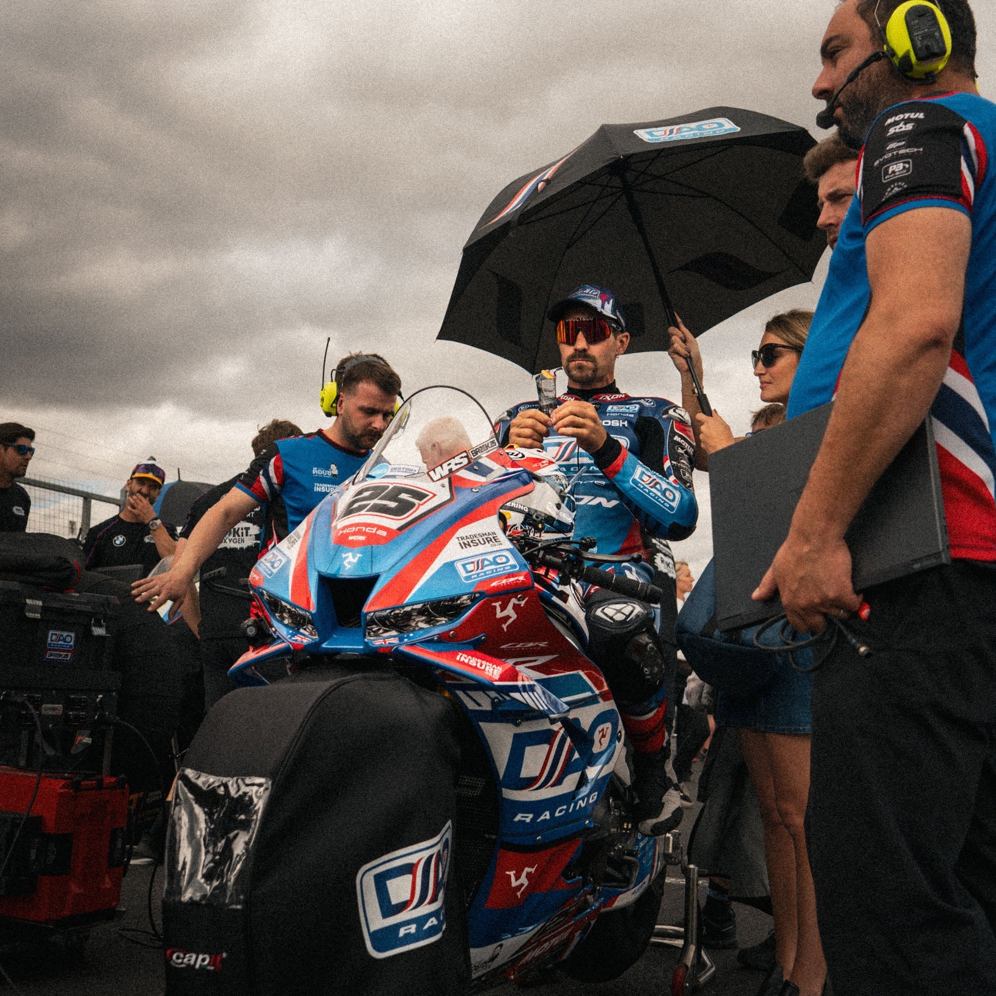 Uggly&Co Riders Make Their Mark at BSB Snetterton