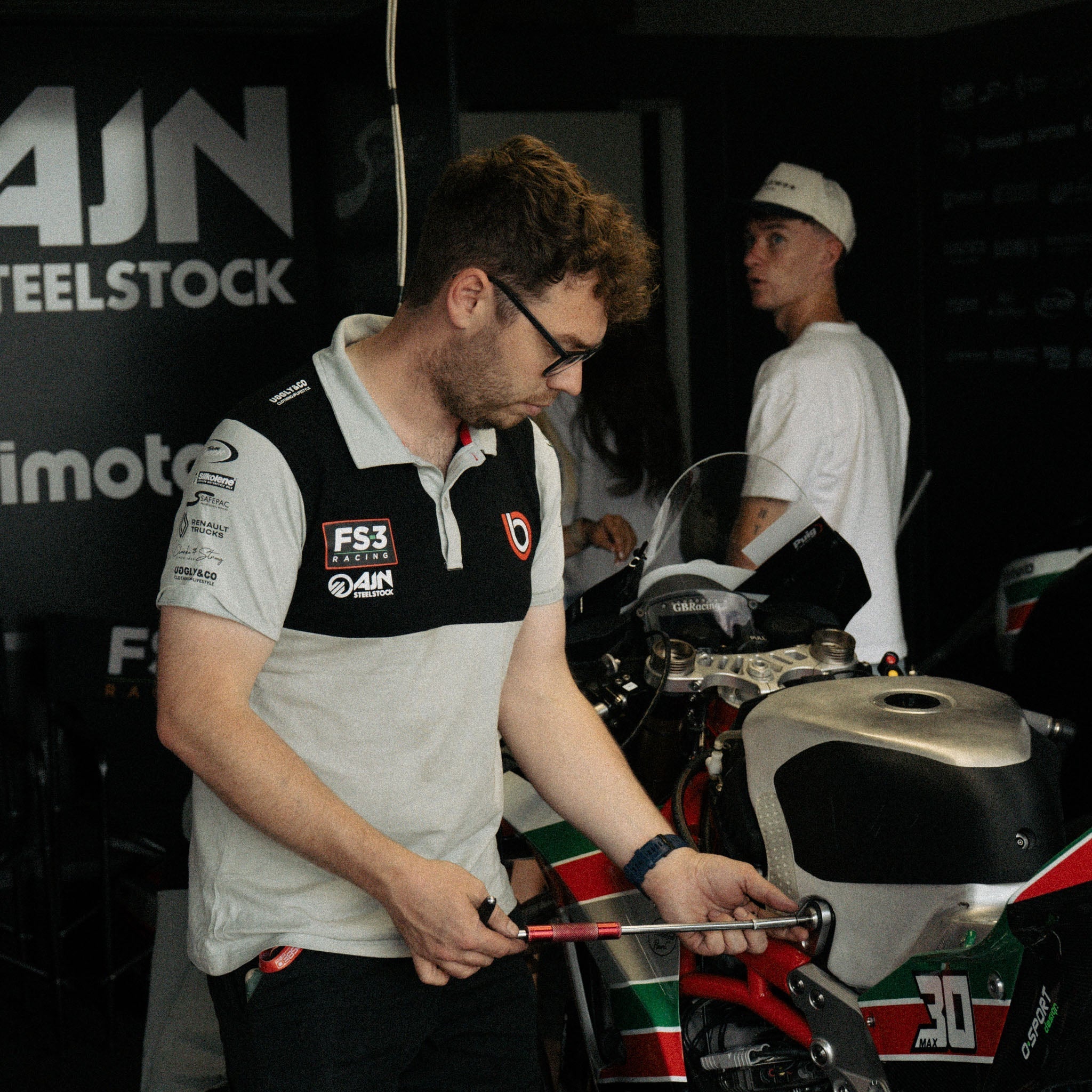 Mechanic Shirt: The Workwear Staple Built for the Garage and Beyond