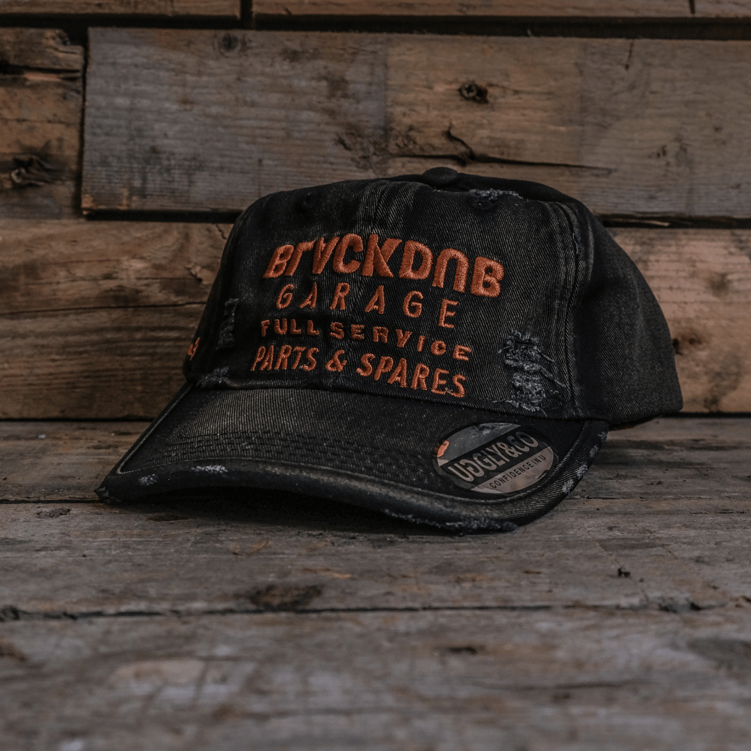 Vintage-Style Caps for Motorsport Enthusiasts