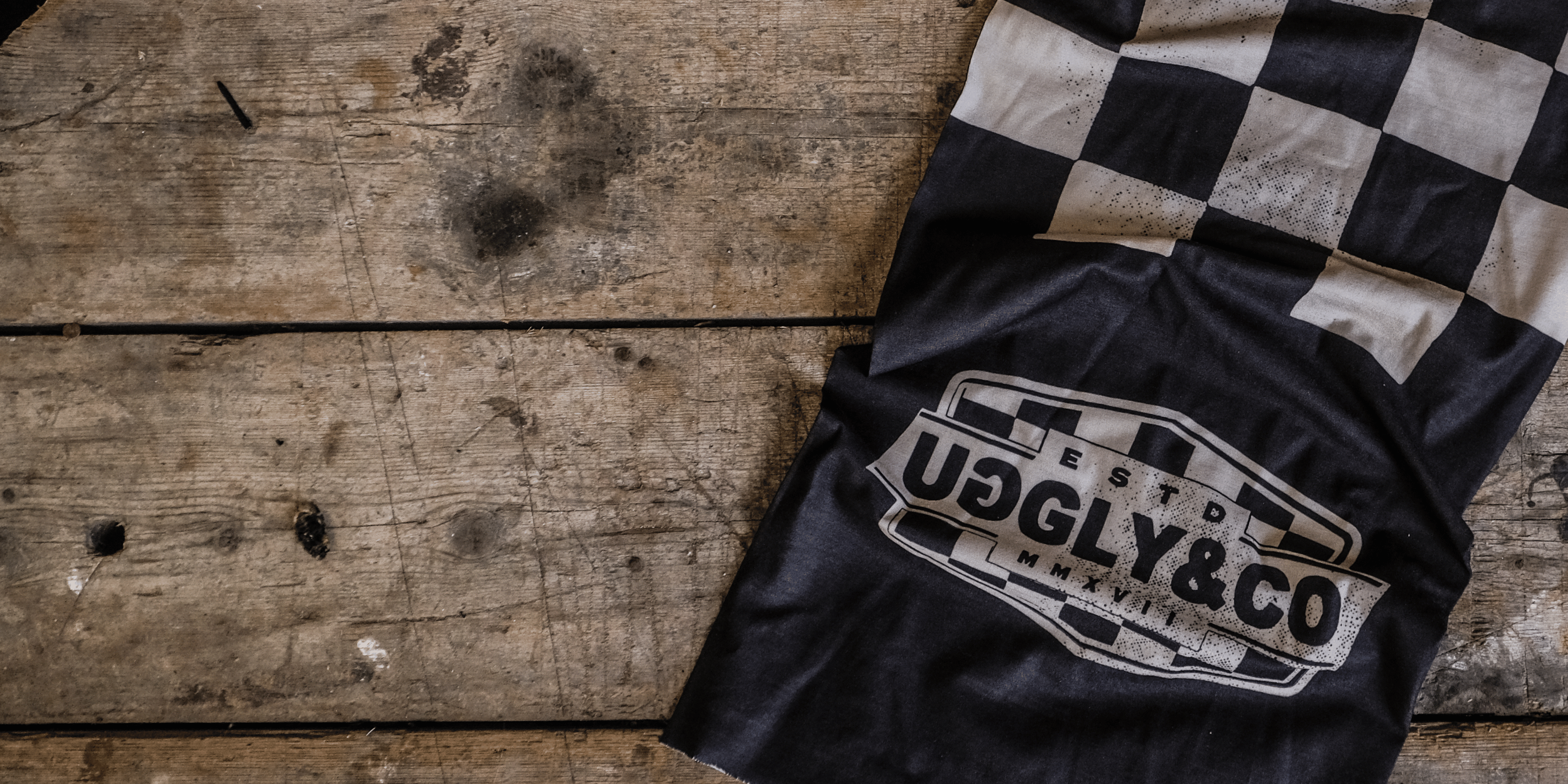 Tubes by Uggly&Co. Lightweight neckwear on a wooden background