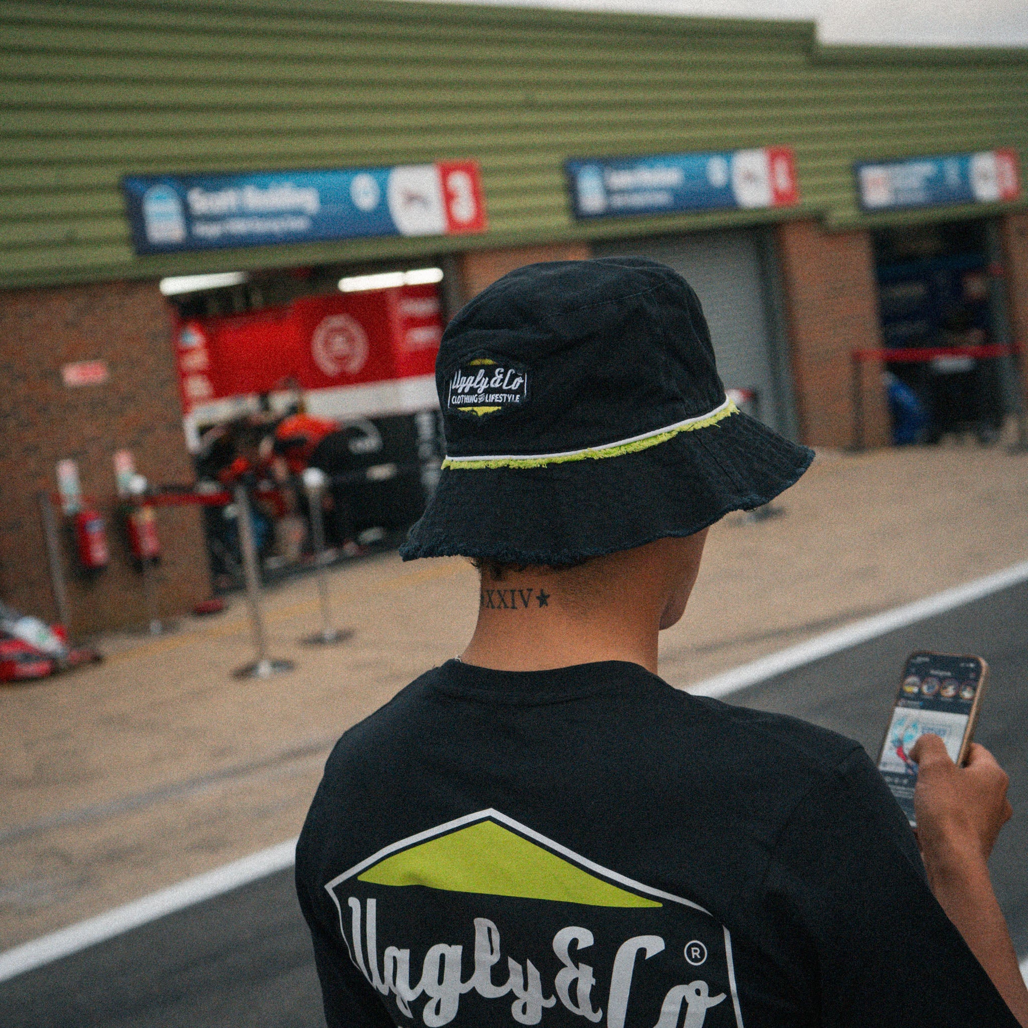 Kyle ryde at a bsb race wearing his Diamond bucket hat