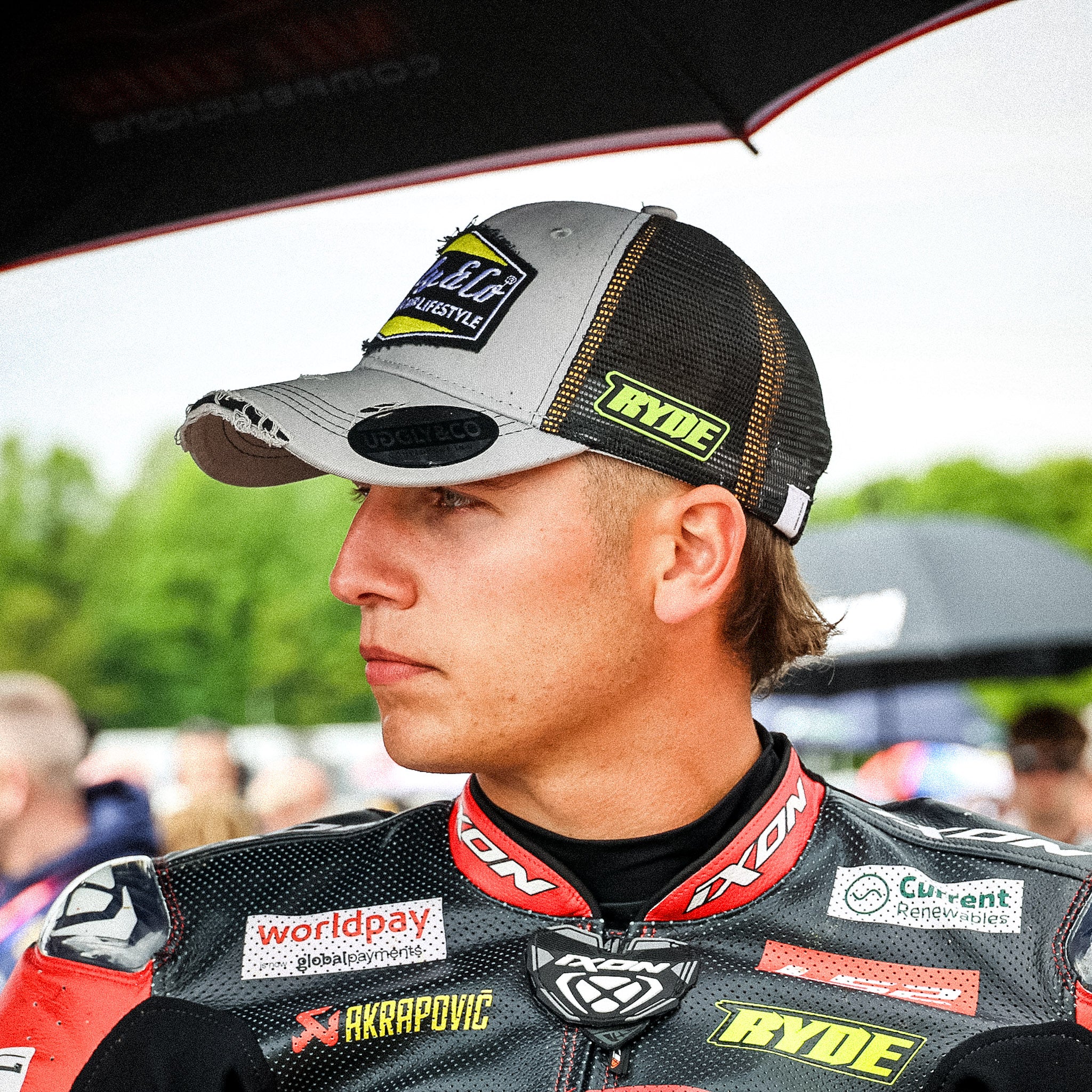 Kyle Ryde wearing trucker hat on the grid at bsb