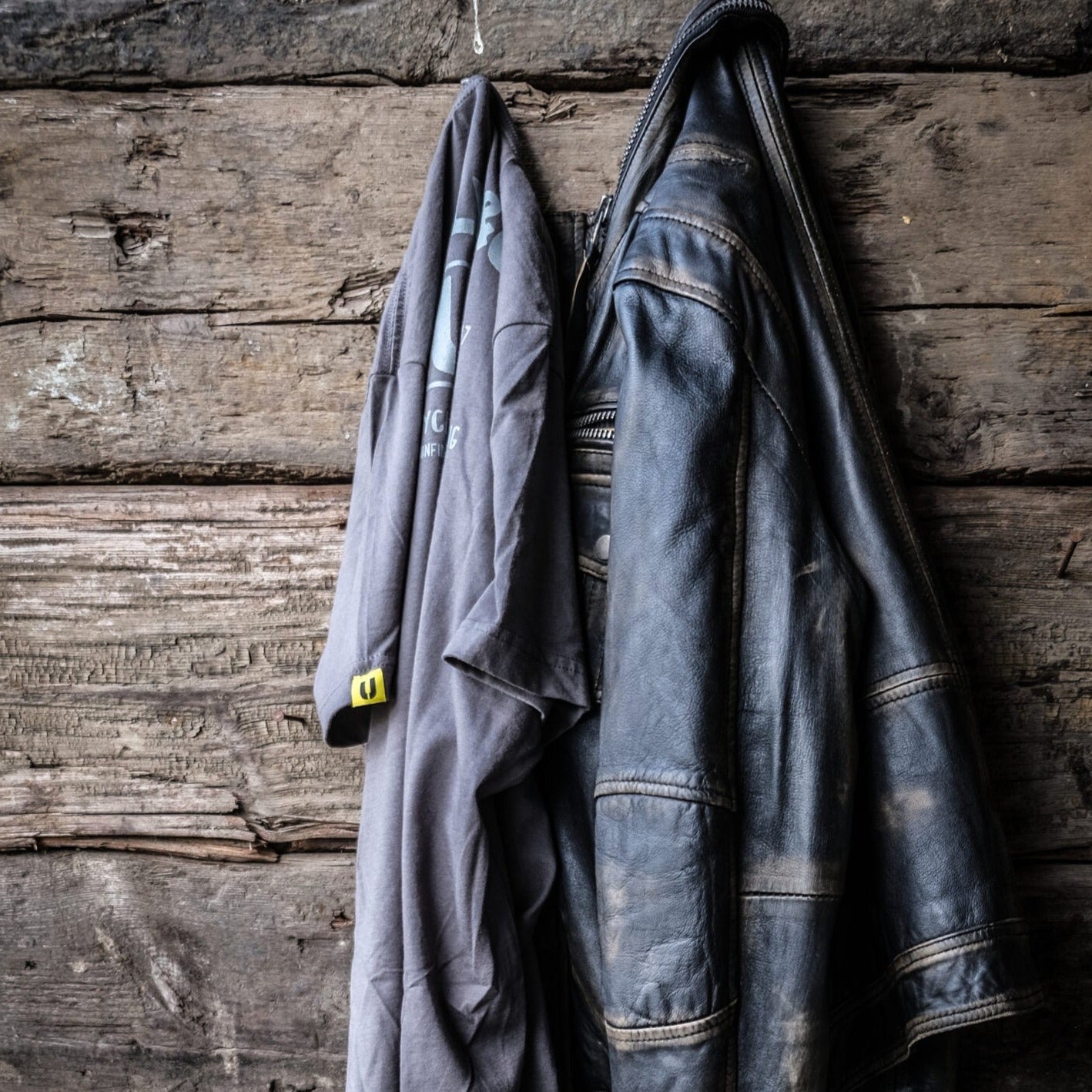 motorcycle suits rack DIY Project with a Leather jacket, Motorcycle BOX Helmet, and Grey Uggly&co Biker tshirt