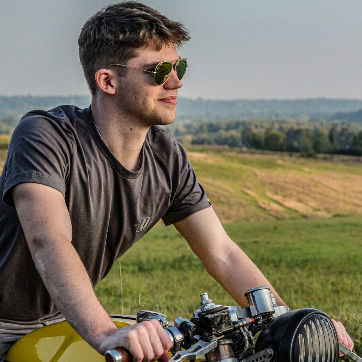 A Cafe Racer YAMAHA XS, with a biker tshirt Uggly&Co motorcycle clothing